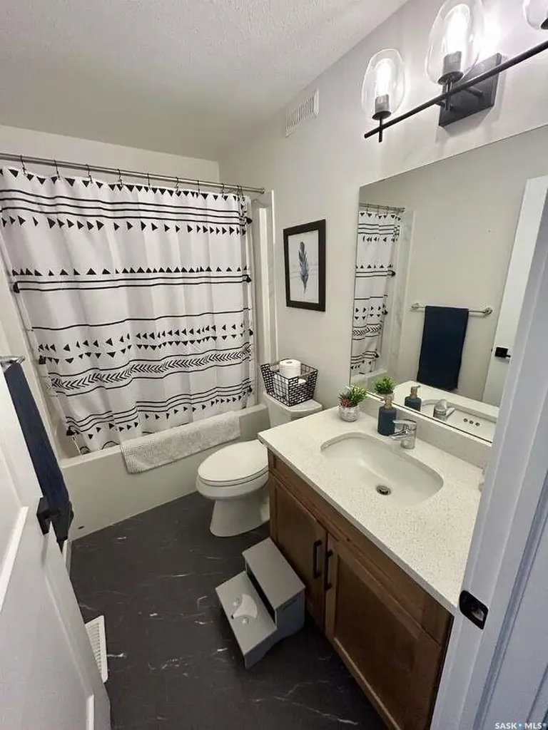 3743 Gee Crescent Regina SK S4V 3P1
