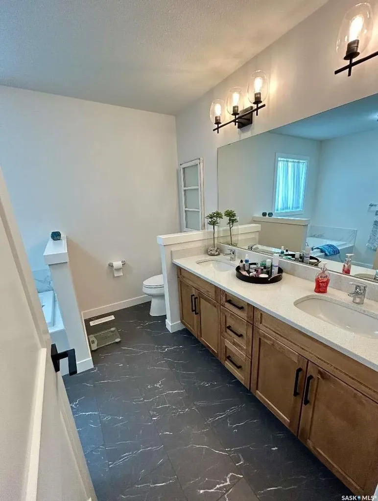 3743 Gee Crescent Regina SK S4V 3P1