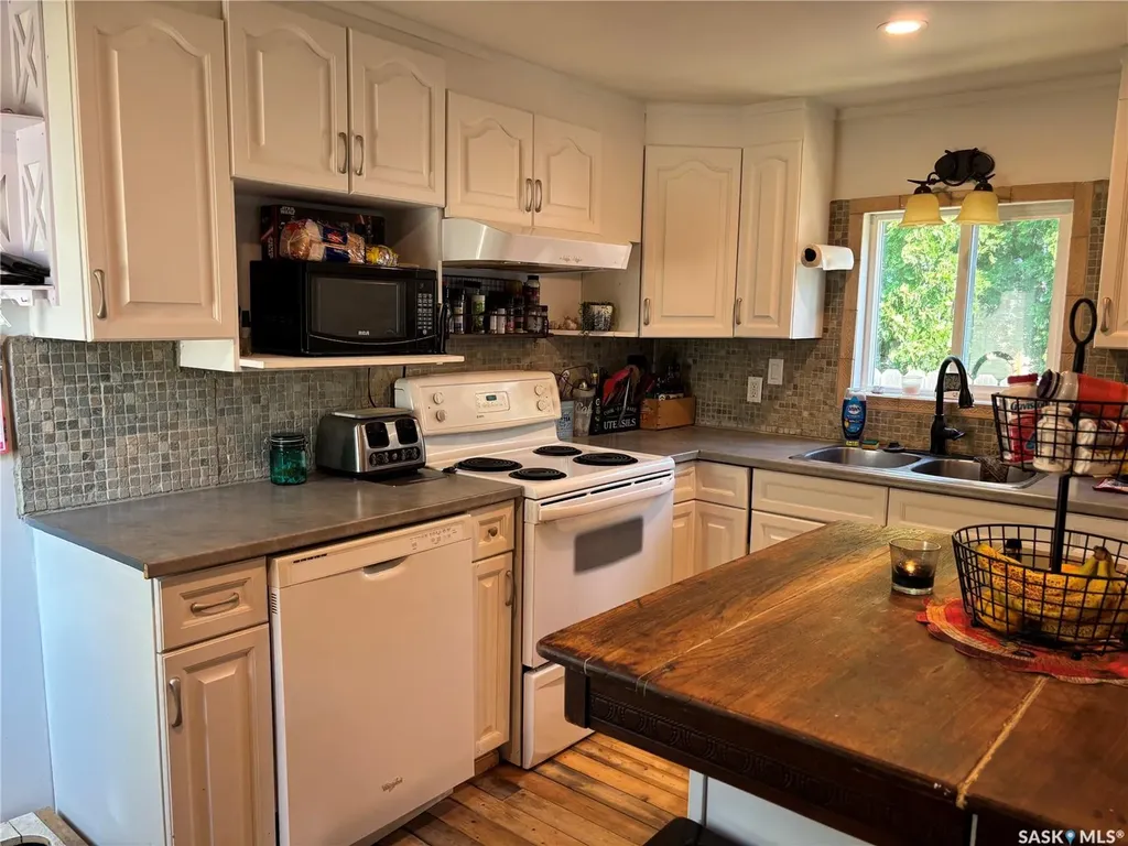 1455 9th Avenue NE Moose Jaw SK S6J 1C6