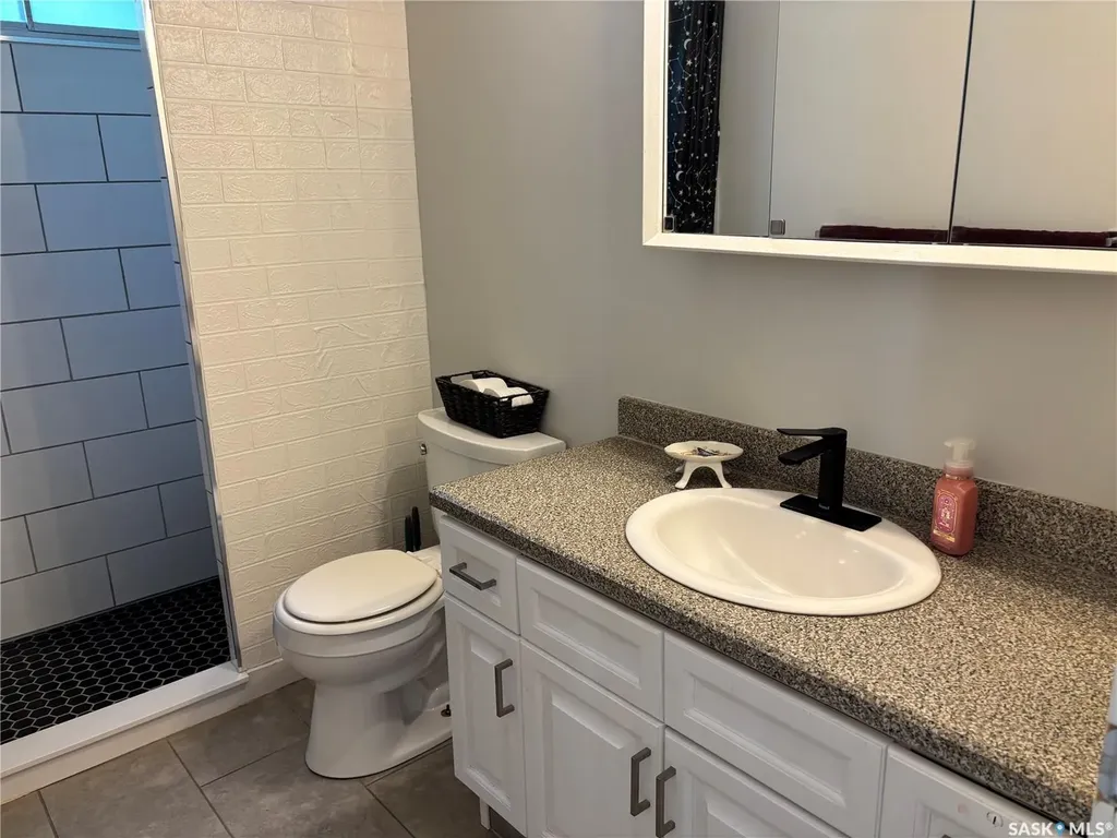 1455 9th Avenue NE Moose Jaw SK S6J 1C6