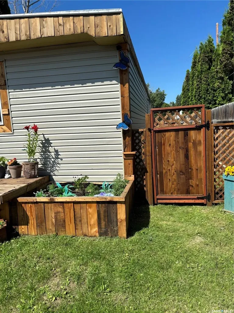 1455 9th Avenue NE Moose Jaw SK S6J 1C6