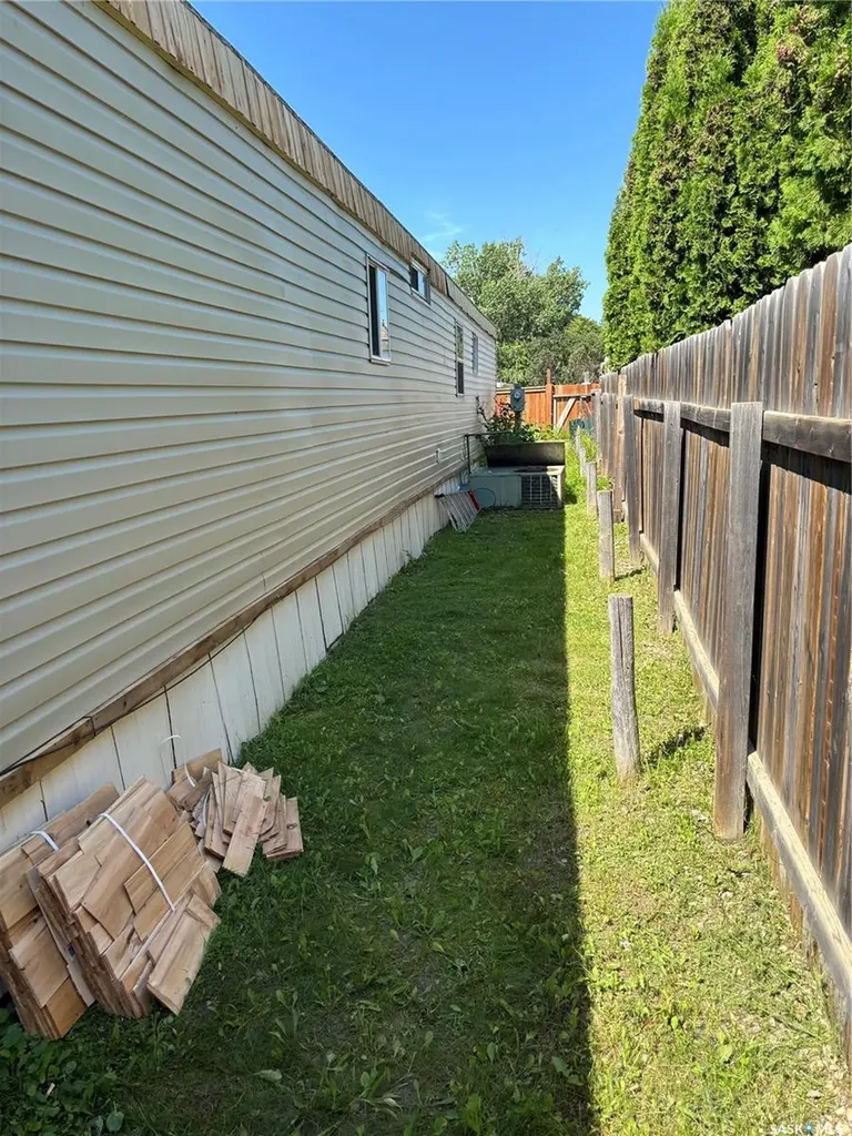 1455 9th Avenue NE Moose Jaw SK S6J 1C6