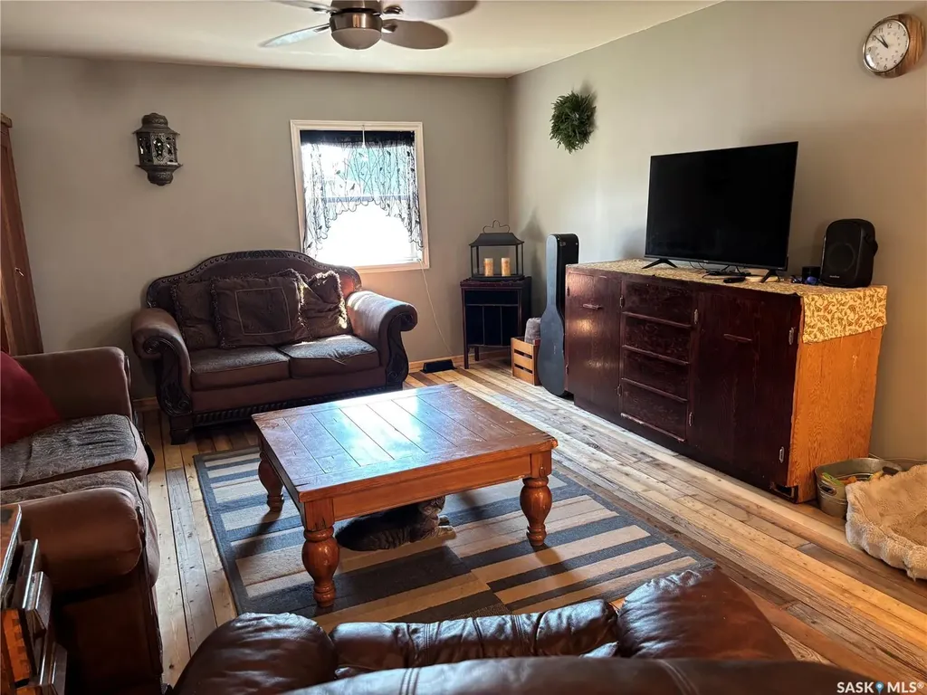 1455 9th Avenue NE Moose Jaw SK S6J 1C6