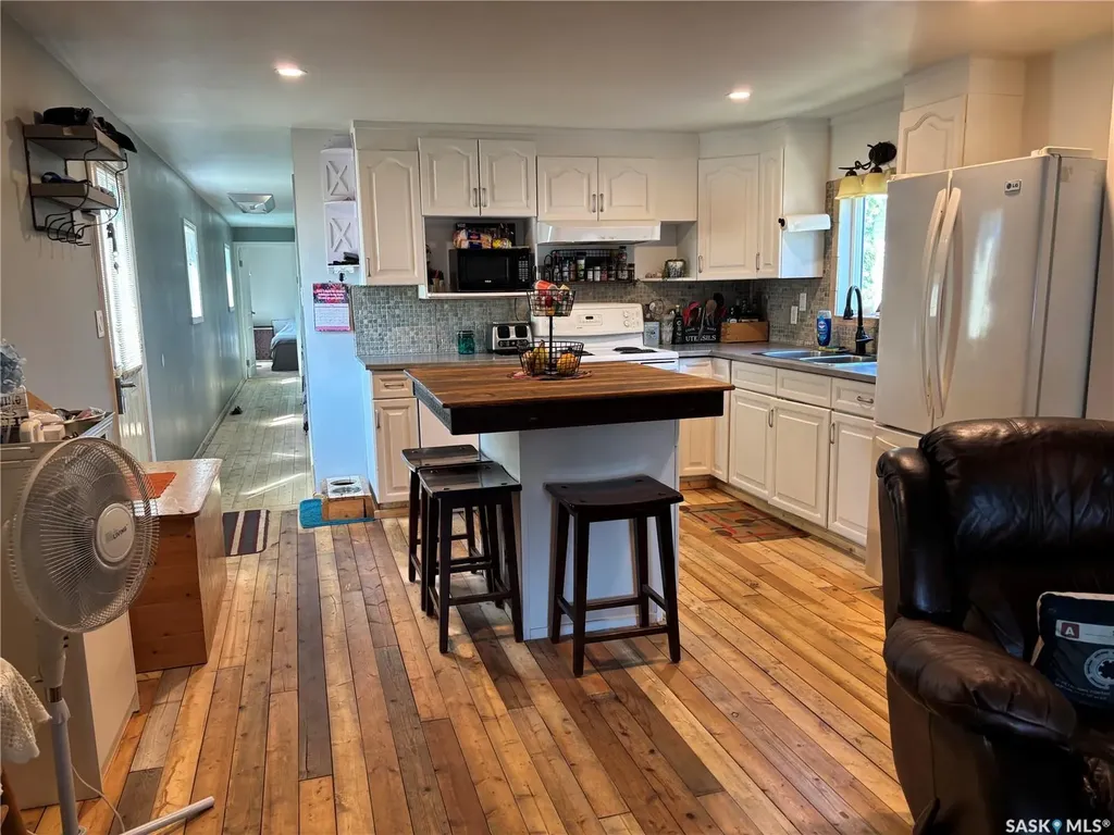 1455 9th Avenue NE Moose Jaw SK S6J 1C6