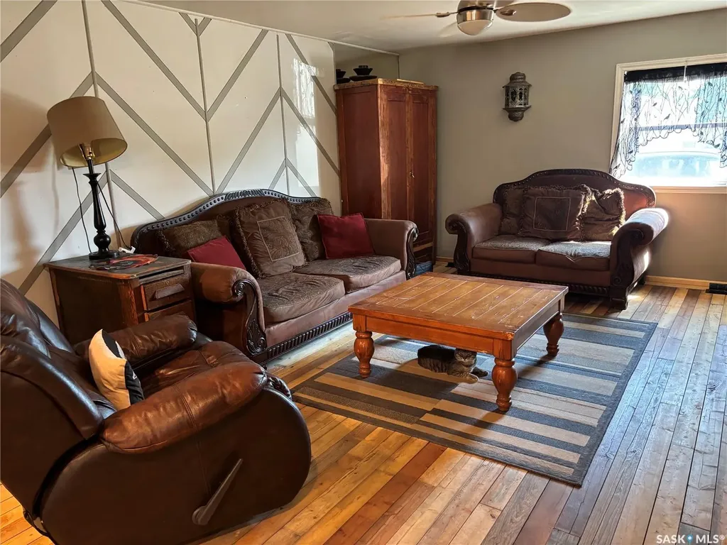 1455 9th Avenue NE Moose Jaw SK S6J 1C6