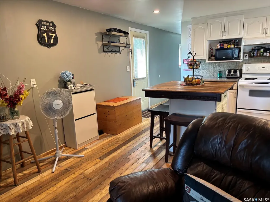 1455 9th Avenue NE Moose Jaw SK S6J 1C6