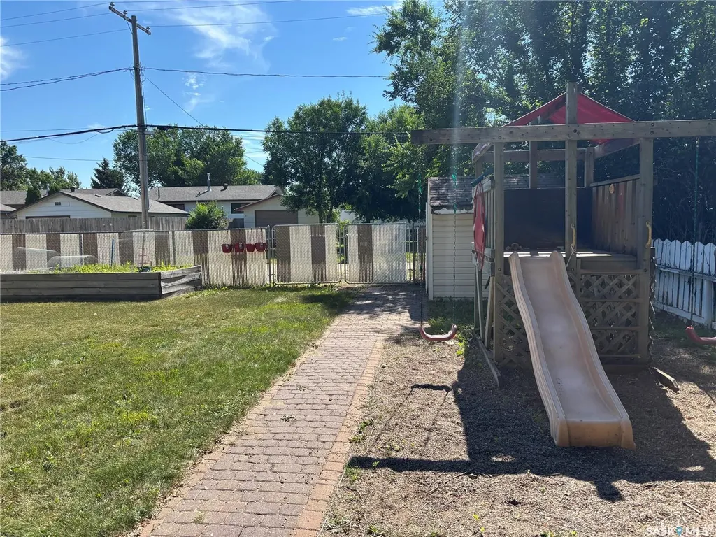 208 Herbert Street Maple Creek SK S0N 1N0
