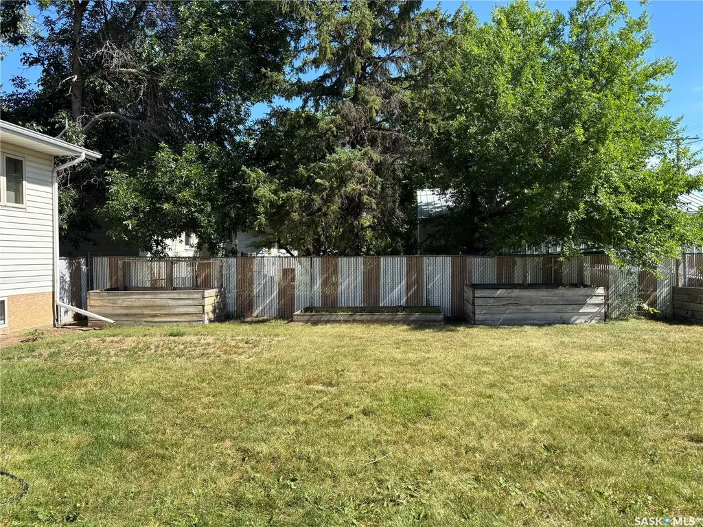208 Herbert Street Maple Creek SK S0N 1N0