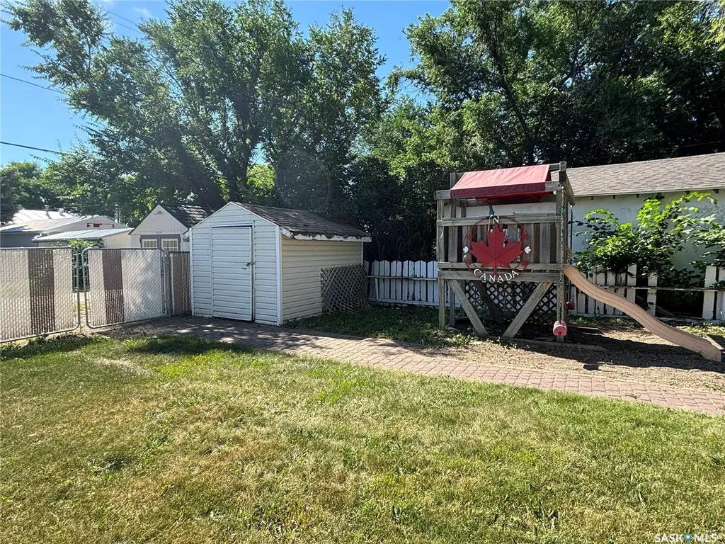 208 Herbert Street Maple Creek SK S0N 1N0