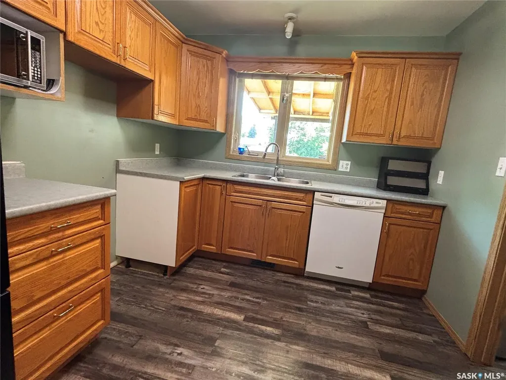 208 Herbert Street Maple Creek SK S0N 1N0