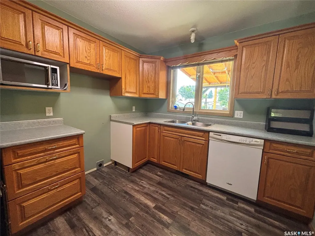 208 Herbert Street Maple Creek SK S0N 1N0
