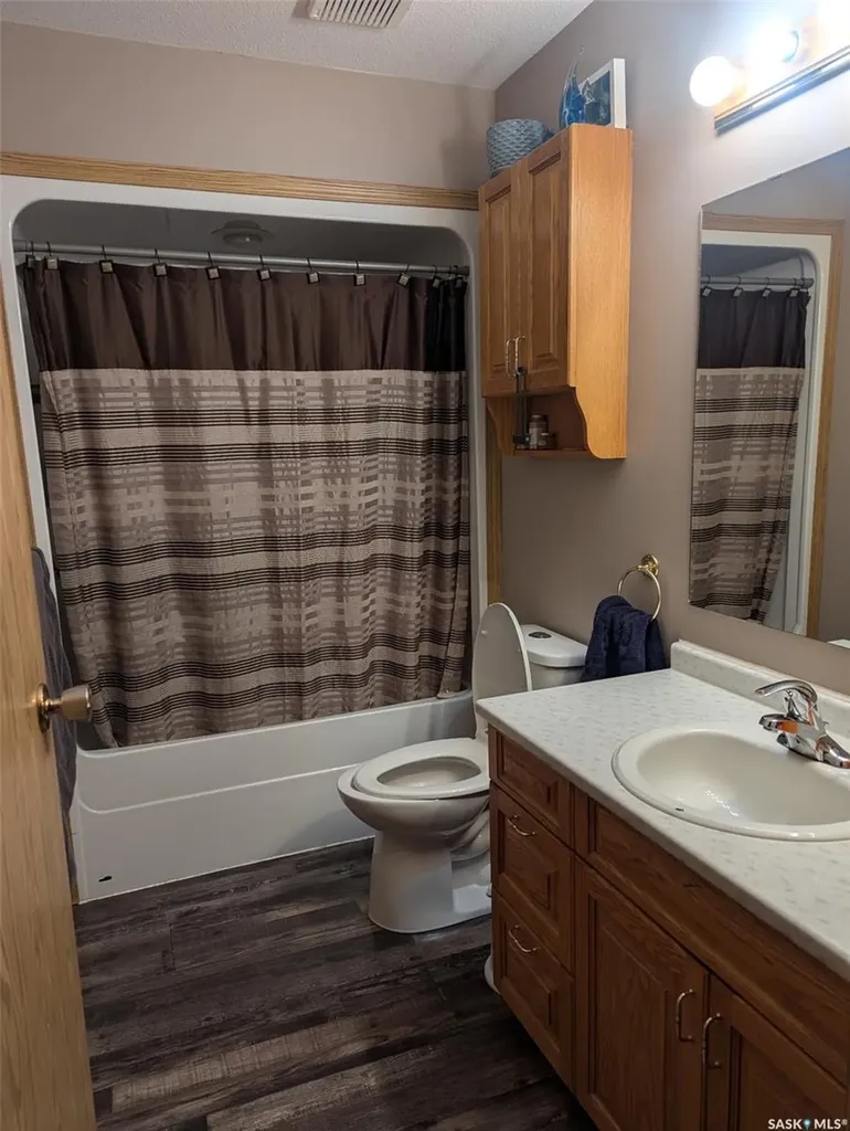 208 Herbert Street Maple Creek SK S0N 1N0