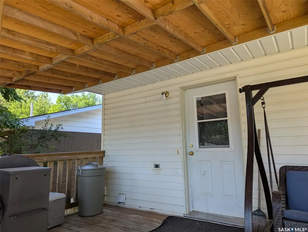 208 Herbert Street Maple Creek SK S0N 1N0