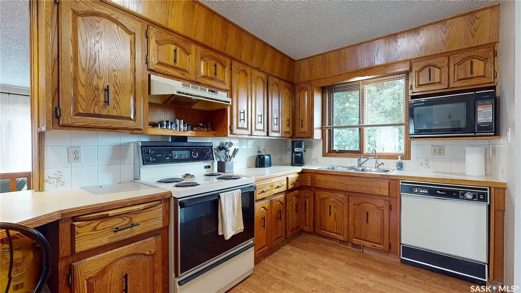 1358 Lakewood Crescent N Regina SK S4X 3H3