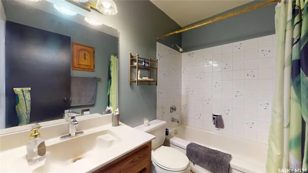1358 Lakewood Crescent N Regina SK S4X 3H3