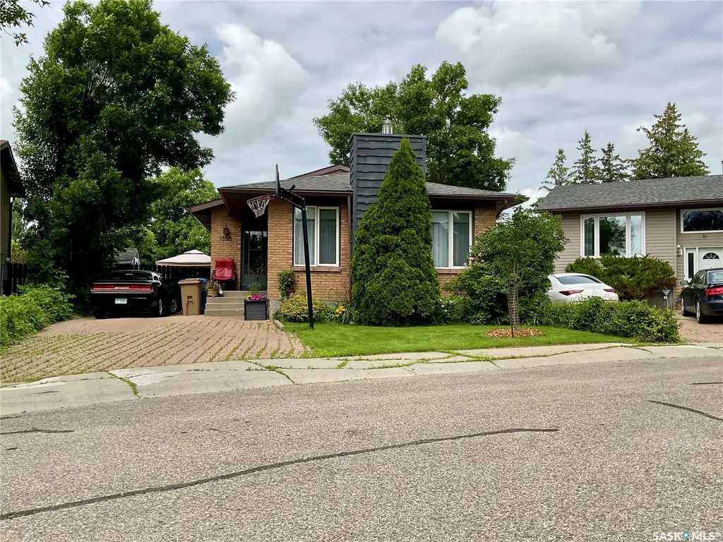 1358 Lakewood Crescent N Regina SK S4X 3H3