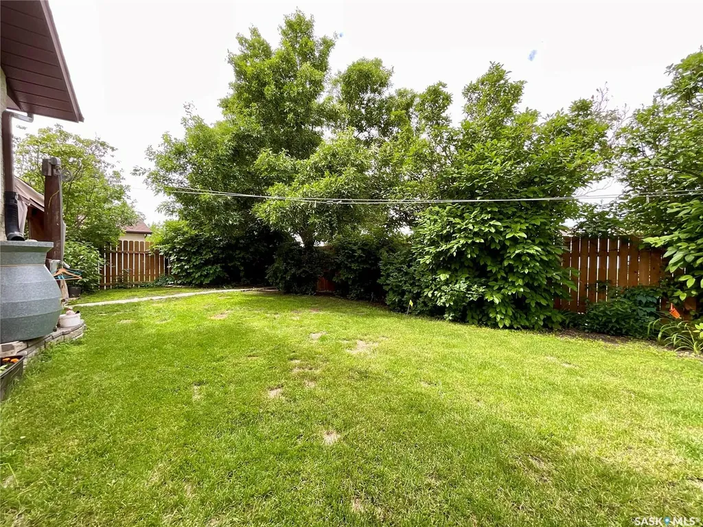 1358 Lakewood Crescent N Regina SK S4X 3H3