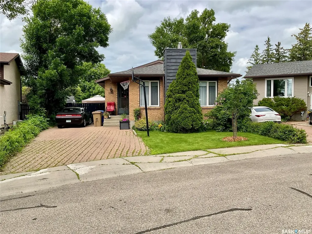 1358 Lakewood Crescent N Regina SK S4X 3H3