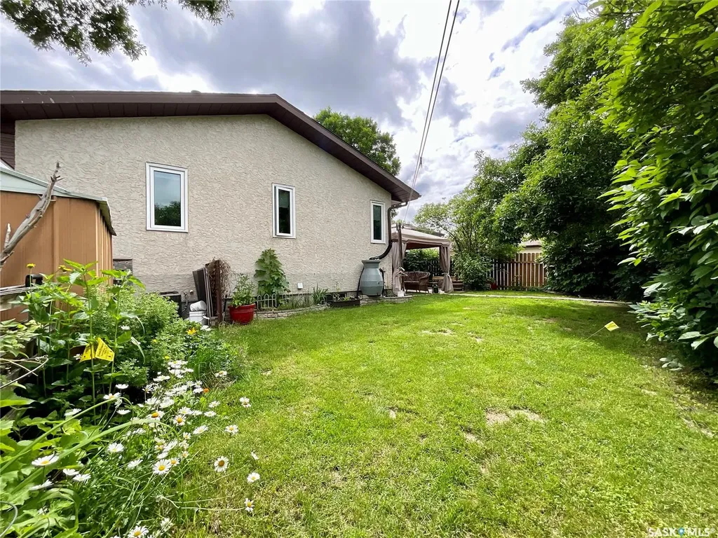 1358 Lakewood Crescent N Regina SK S4X 3H3