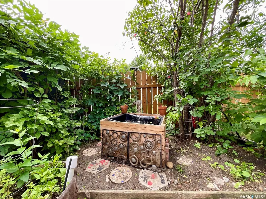 1358 Lakewood Crescent N Regina SK S4X 3H3