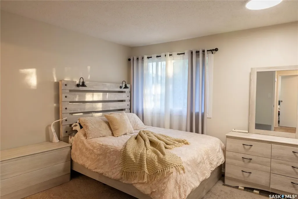 1128 Mckercher Drive Saskatoon SK S7H 4Y7
