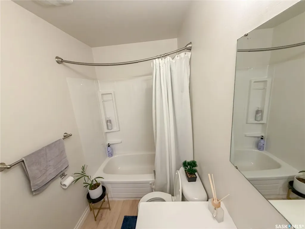 1128 Mckercher Drive Saskatoon SK S7H 4Y7