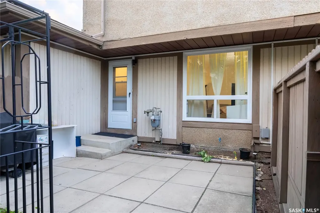 1128 Mckercher Drive Saskatoon SK S7H 4Y7