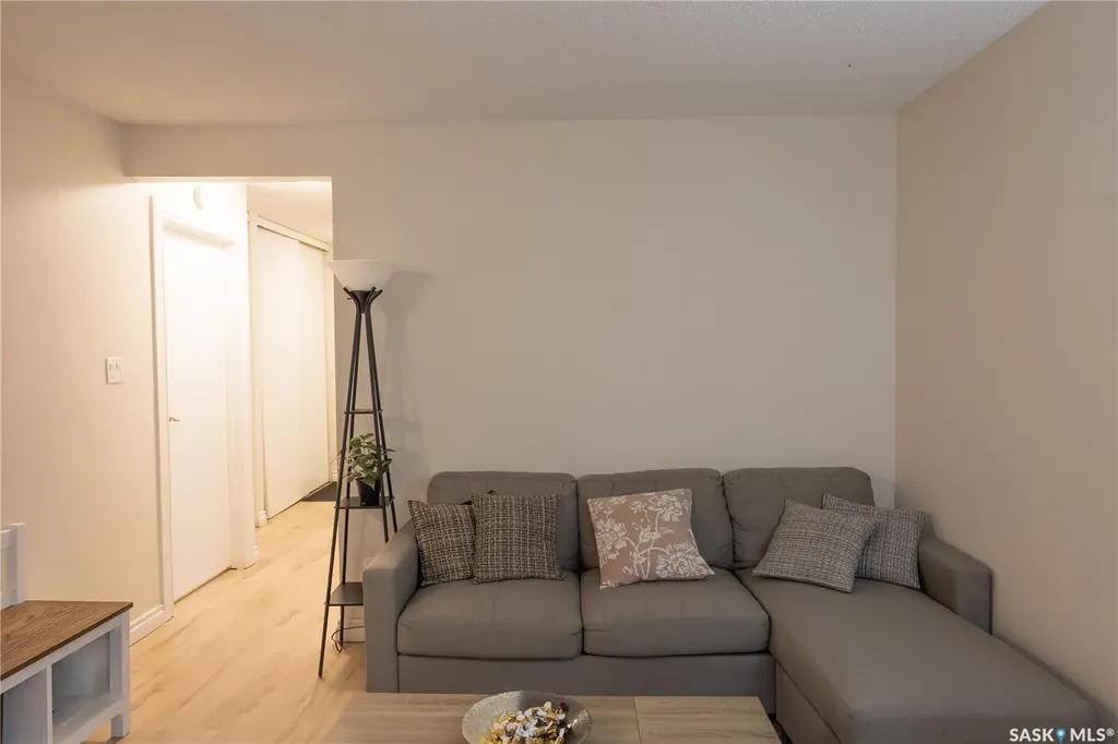 1128 Mckercher Drive Saskatoon SK S7H 4Y7
