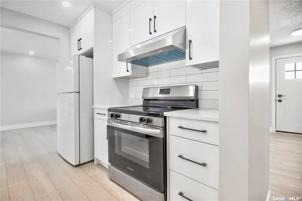 1614 Mckercher Drive Saskatoon SK S7H 5E1