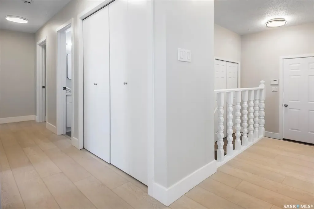1614 Mckercher Drive Saskatoon SK S7H 5E1