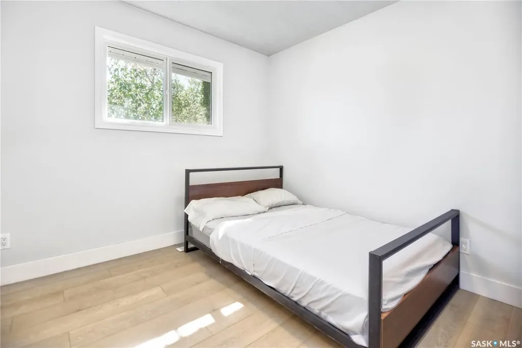 1614 Mckercher Drive Saskatoon SK S7H 5E1
