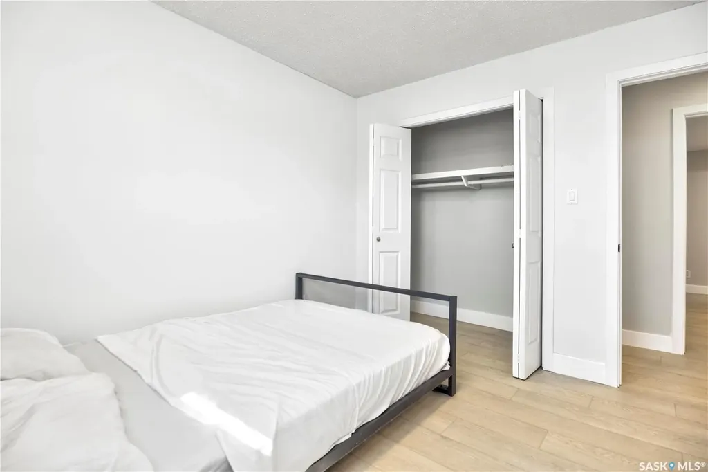 1614 Mckercher Drive Saskatoon SK S7H 5E1
