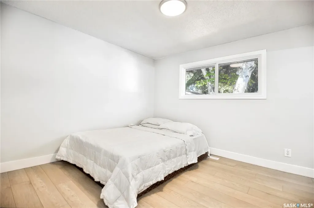 1614 Mckercher Drive Saskatoon SK S7H 5E1