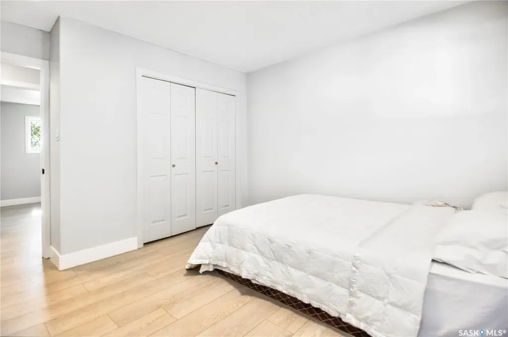 1614 Mckercher Drive Saskatoon SK S7H 5E1