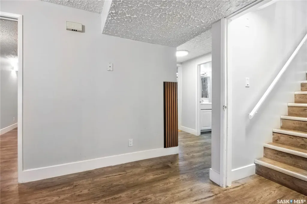 1614 Mckercher Drive Saskatoon SK S7H 5E1