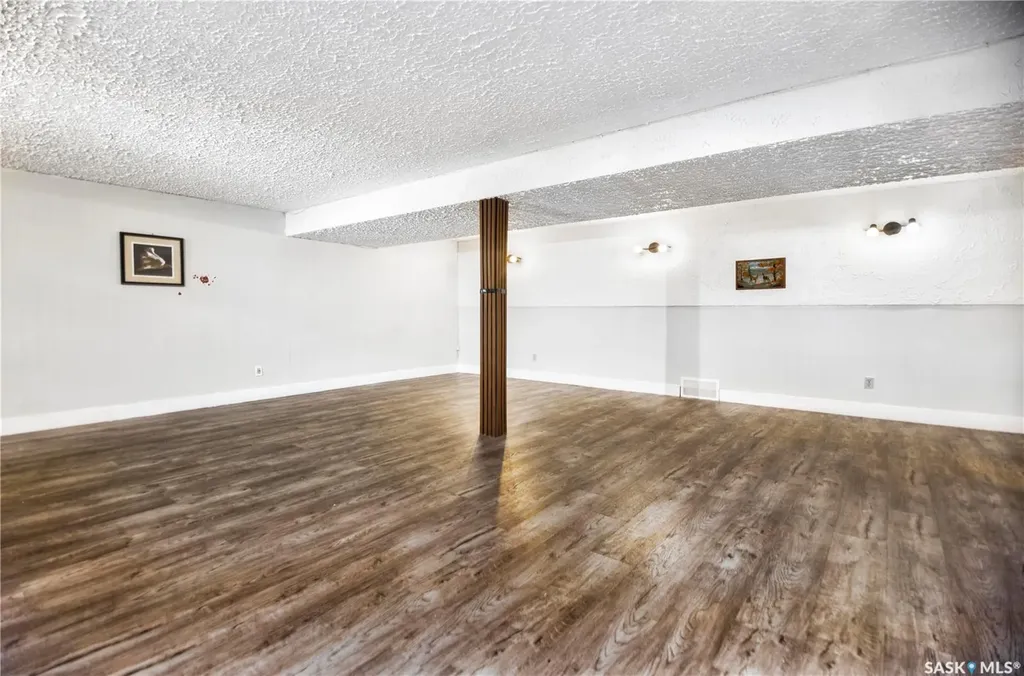 1614 Mckercher Drive Saskatoon SK S7H 5E1
