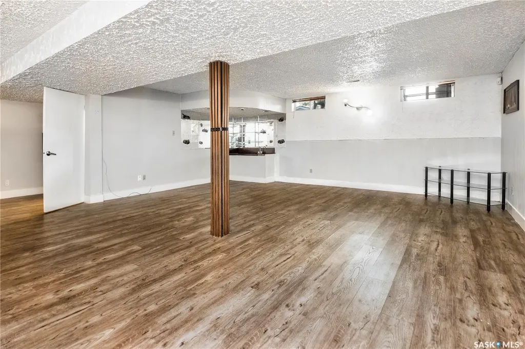 1614 Mckercher Drive Saskatoon SK S7H 5E1