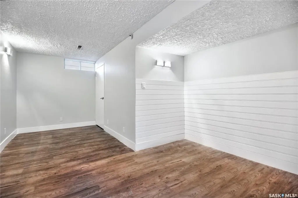 1614 Mckercher Drive Saskatoon SK S7H 5E1