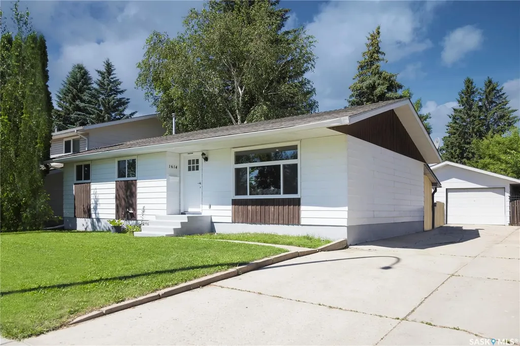 1614 Mckercher Drive Saskatoon SK S7H 5E1