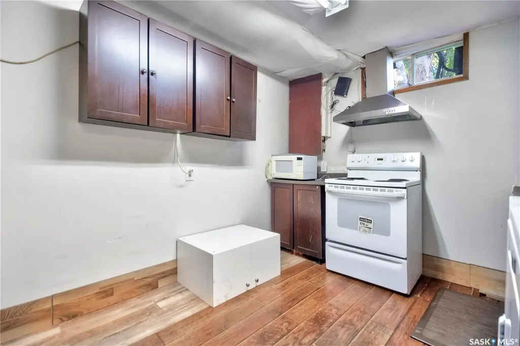 1614 Mckercher Drive Saskatoon SK S7H 5E1