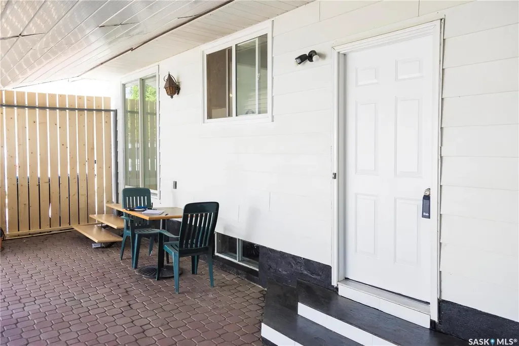 1614 Mckercher Drive Saskatoon SK S7H 5E1