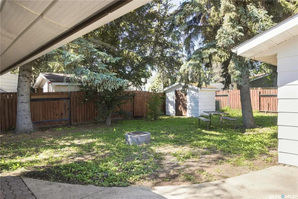 1614 Mckercher Drive Saskatoon SK S7H 5E1