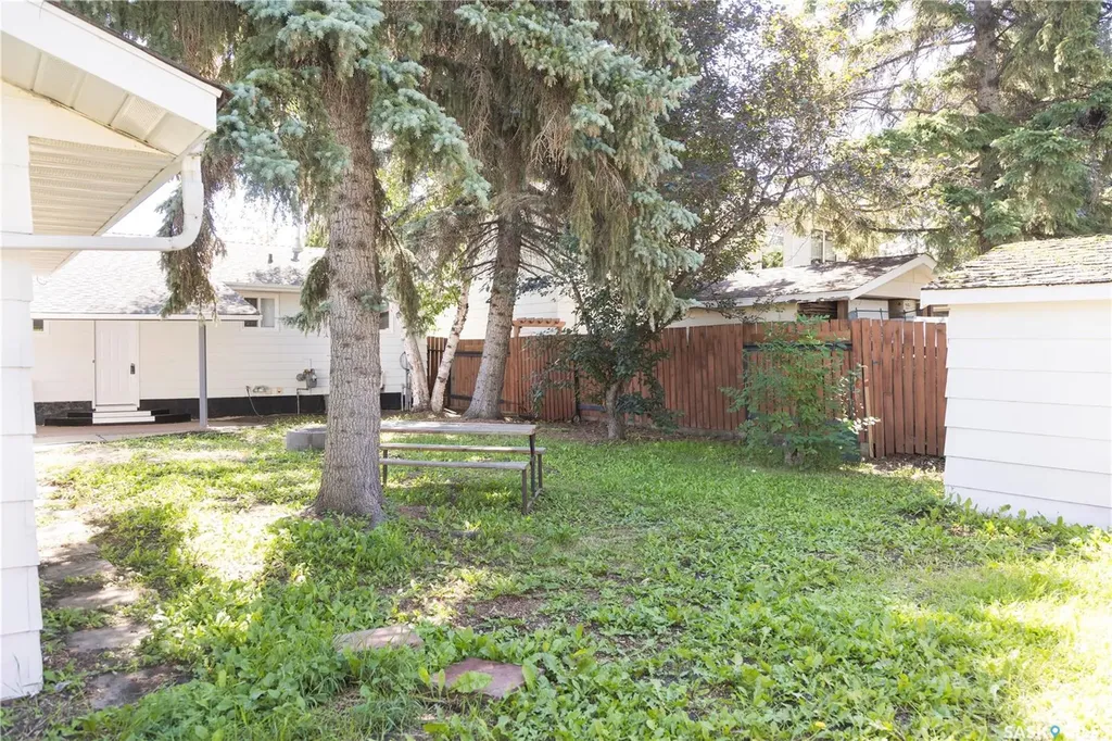 1614 Mckercher Drive Saskatoon SK S7H 5E1