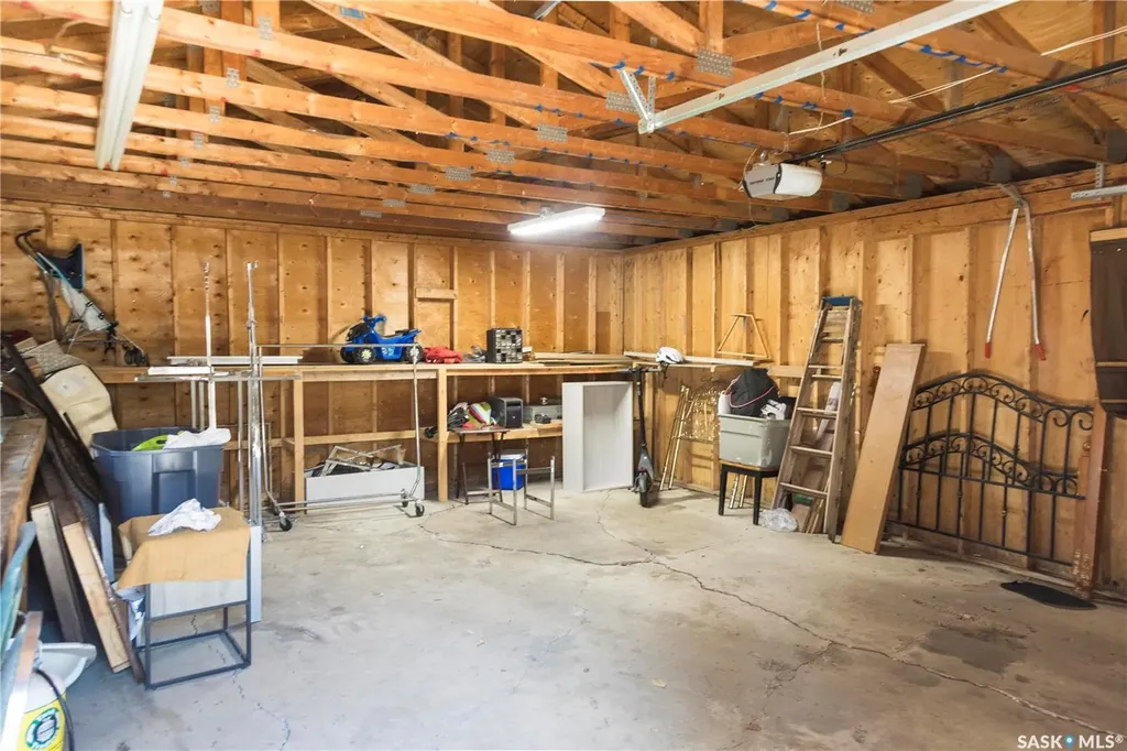 1614 Mckercher Drive Saskatoon SK S7H 5E1