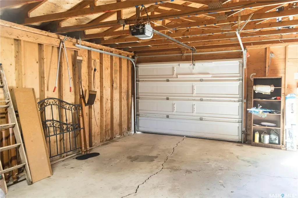1614 Mckercher Drive Saskatoon SK S7H 5E1