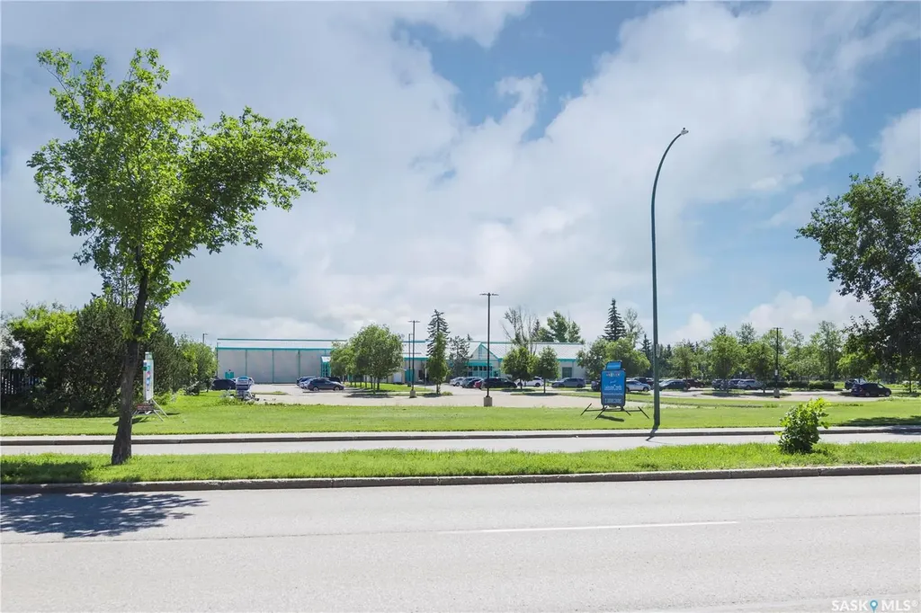 1614 Mckercher Drive Saskatoon SK S7H 5E1