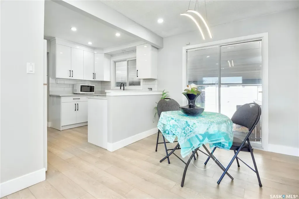 1614 Mckercher Drive Saskatoon SK S7H 5E1