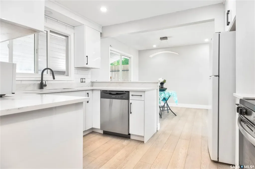 1614 Mckercher Drive Saskatoon SK S7H 5E1