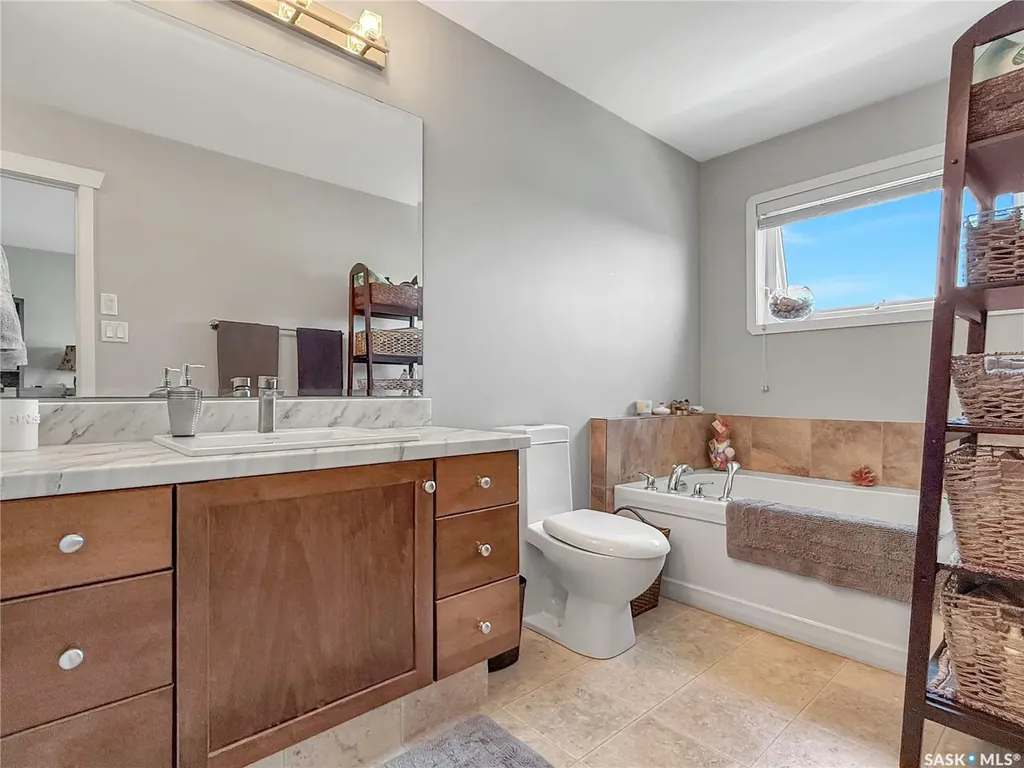 701 Mcintosh Street E Swift Current SK S9H 1H7