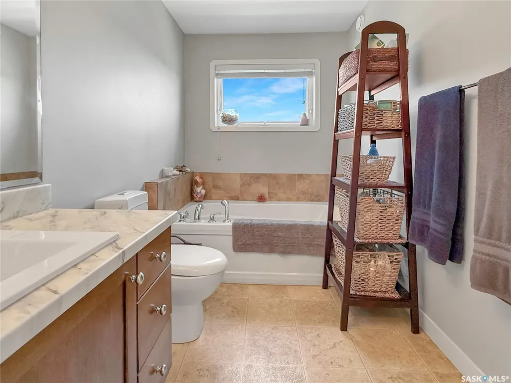 701 Mcintosh Street E Swift Current SK S9H 1H7